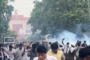Protest At Parliament Turns Chaotic: Tear Gas, Lathicharge Used To Disperse CJP Demonstrators