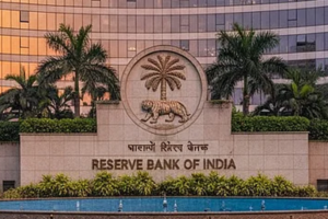 Surging Banking Liquidity Poses Fresh Policy Dilemma for RBI Amid Inflation Concerns