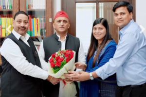 Political Shift in Bareilly Ahead of CM Yogi’s Visit: Former BJP MP Meets Akhilesh Yadav